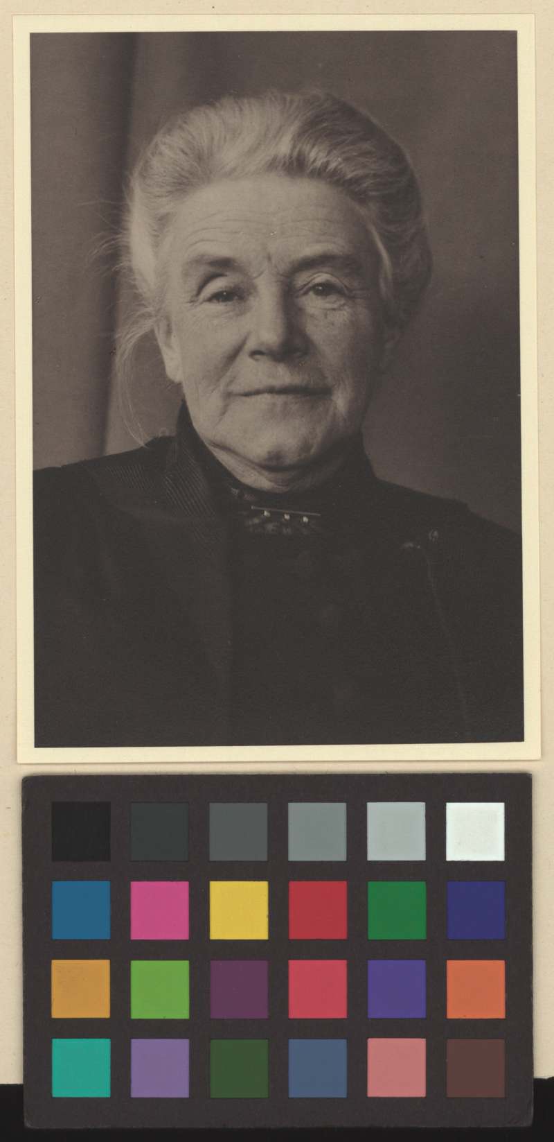 Buchumschlag - [Porträt der Alice Gessler-Herzog]