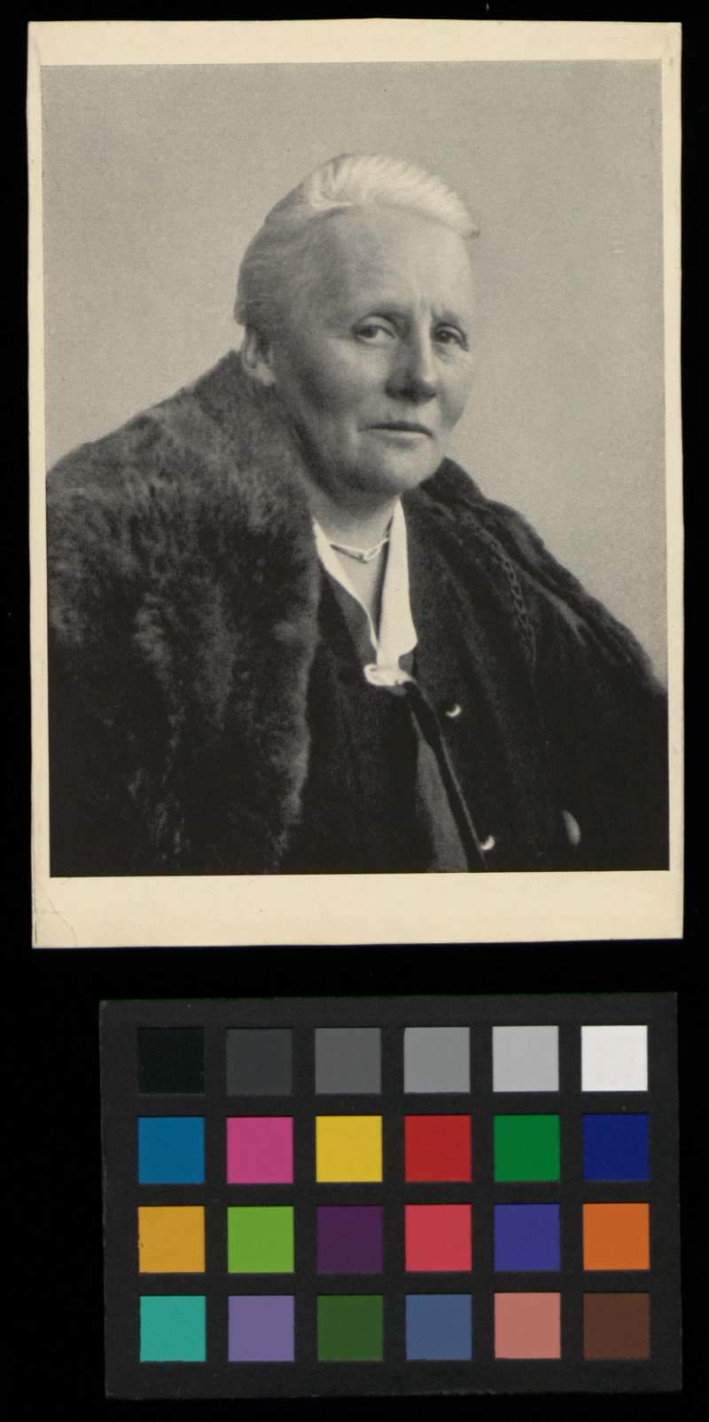 Buchumschlag - [Porträt von Mathilde Paravicini]